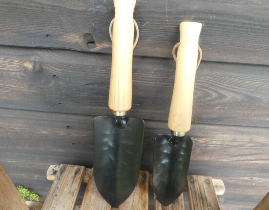 Niwaki Moku Trowel: Premium Japanese Craftsmanship for Effortless Gardening