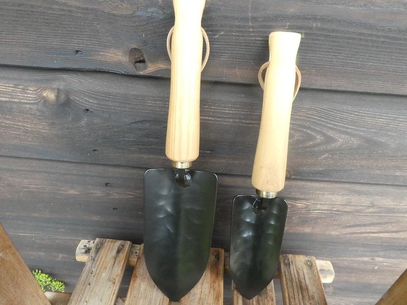 Niwaki Moku Trowel: Premium Japanese Craftsmanship for Effortless Gardening