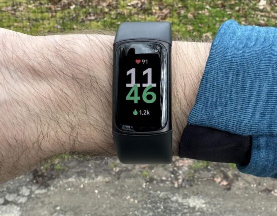 Fitbit Charge 6: Best Fitness Tracker for Beginners and Everyday Use