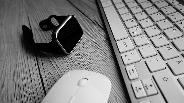 Smartwatch Voice Assistants Compared: Siri, Google Assistant, Alexa