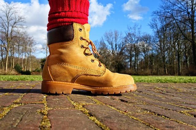 Lightweight Hiking Boots with Waterproof Technology: Comfort and Protection