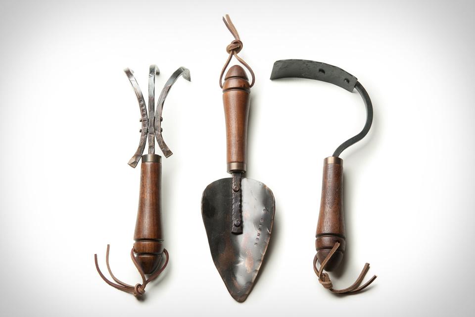 Exploring the Artistry of Handcrafted Tools in the DeWit Professional Planting Trowel